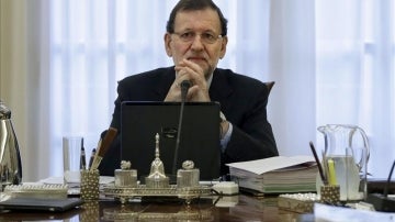 El jefe del Ejecutivo, Mariano Rajoy, en el Palacio de la Moncloa