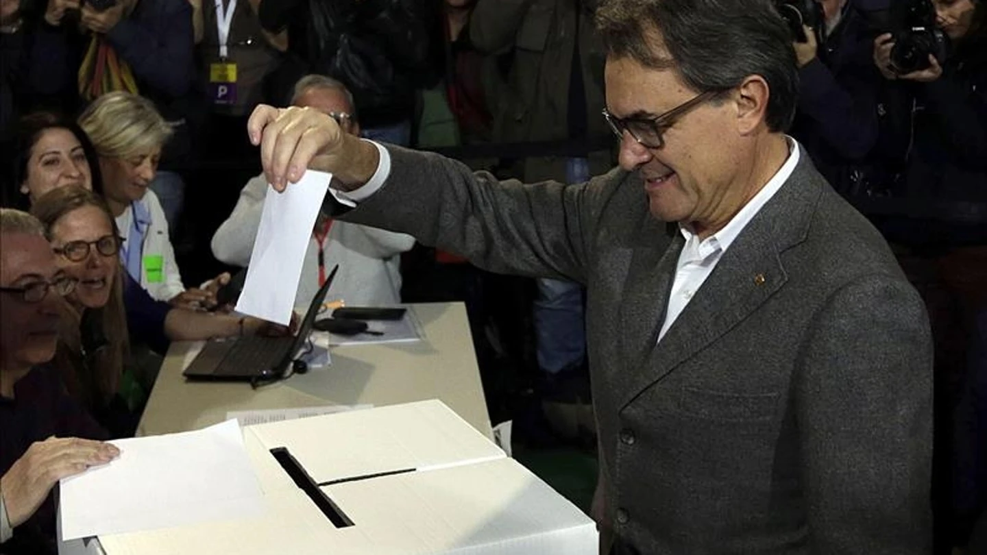 El presidente de la Generalitat, Artur Mas, vota en la consulta del 9N El presidente de la Generalitat, Artur Mas, vota en la consulta del 9N