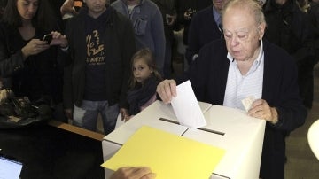 El expresidente de la Generalitat Jordi Pujol acude a votar
