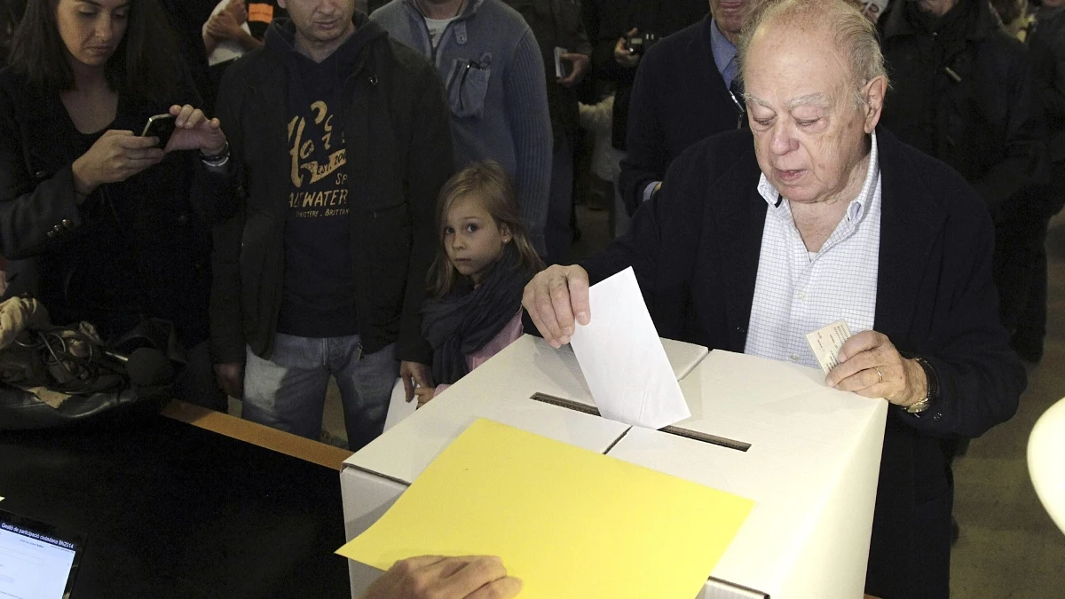 El expresidente de la Generalitat Jordi Pujol acude a votar