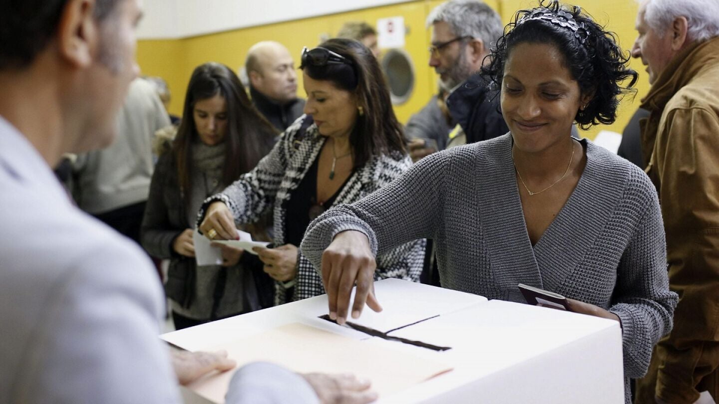 El proceso de votaci&oacute;n del 9N se ralentiza al no existir un censo