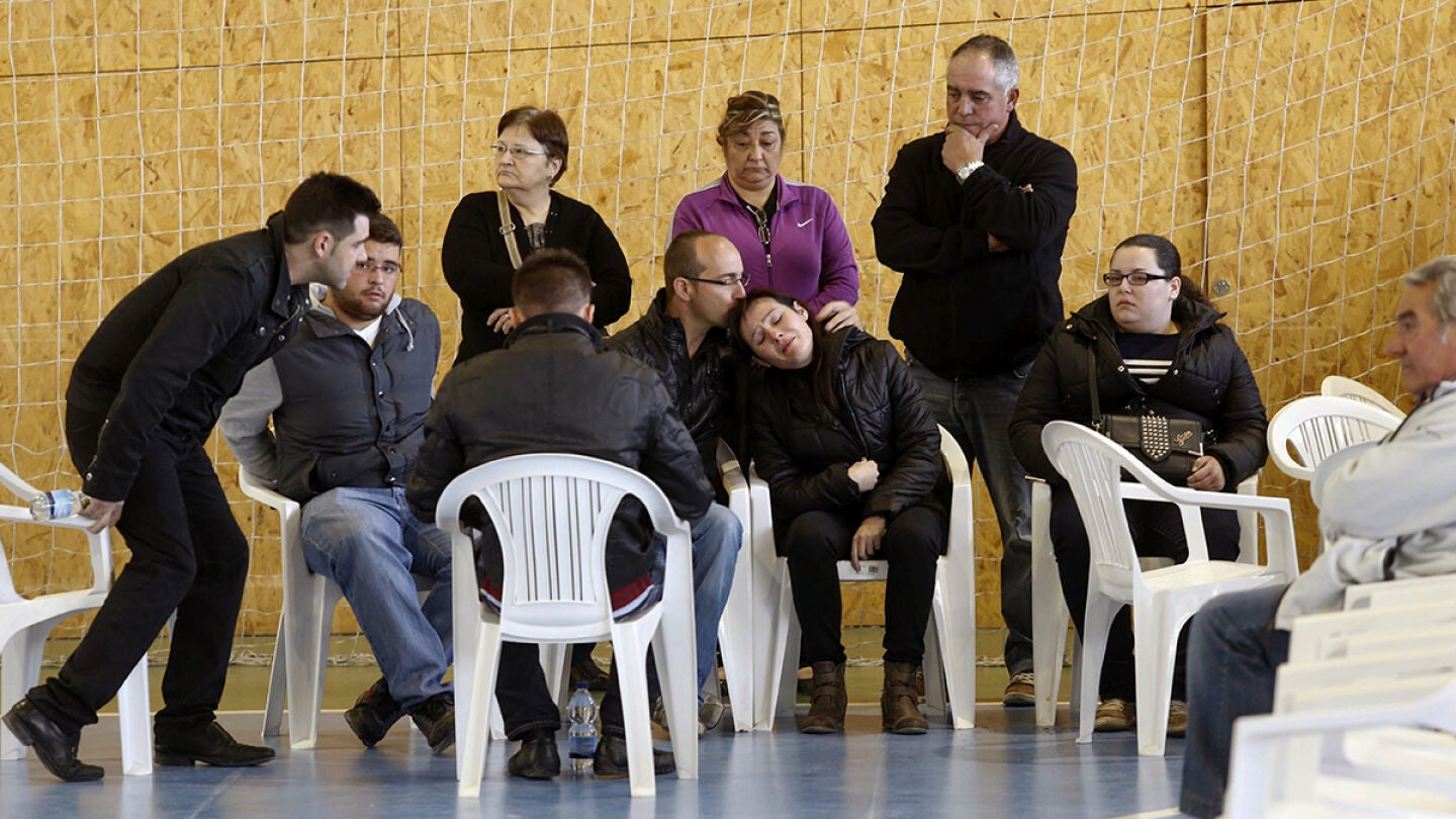 Familiares de las victimas del autob&uacute;s accidentado en Cieza