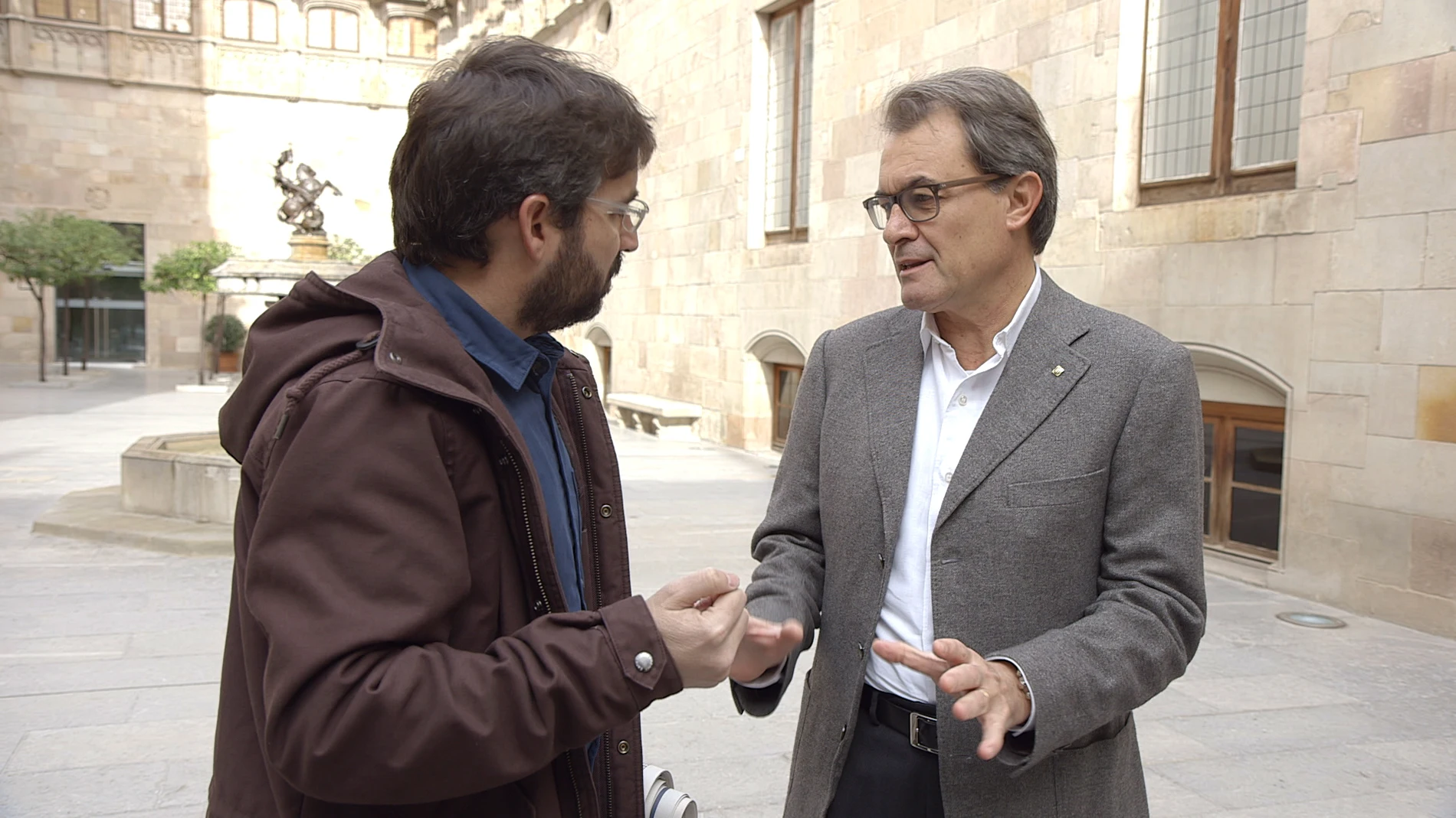 Jordi Évole y Artur Mas charlan el día de la consulta alternativa del 9N