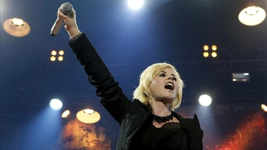 La cantante del grupo "The Cranberries", detenida por agresión en un avión La cantante del grupo "The Cranberries", detenida por agresión en un avión