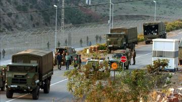 Más de 300 subsaharianos intentan entrar en Ceuta