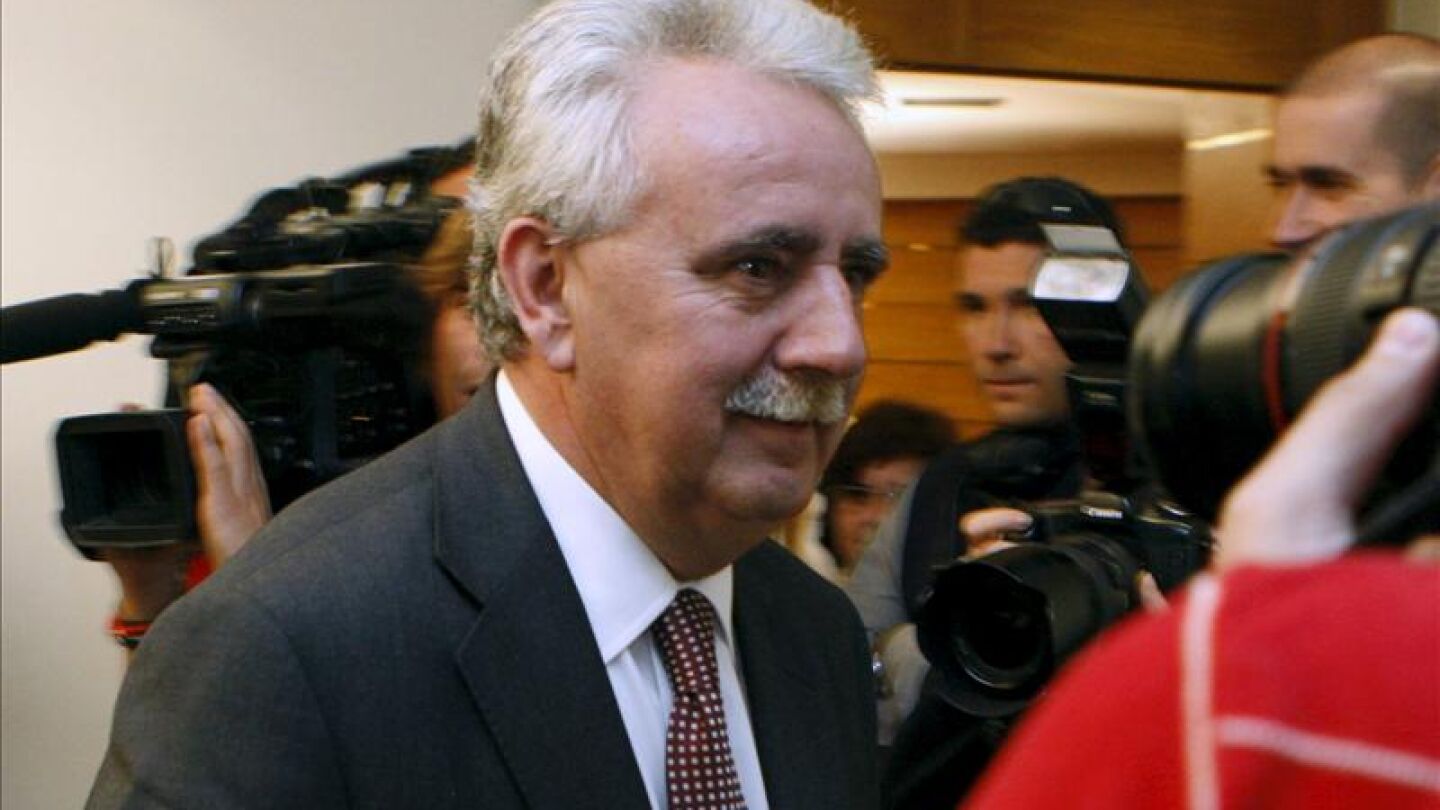 Jes&uacute;s B&aacute;rcenas ante los medios