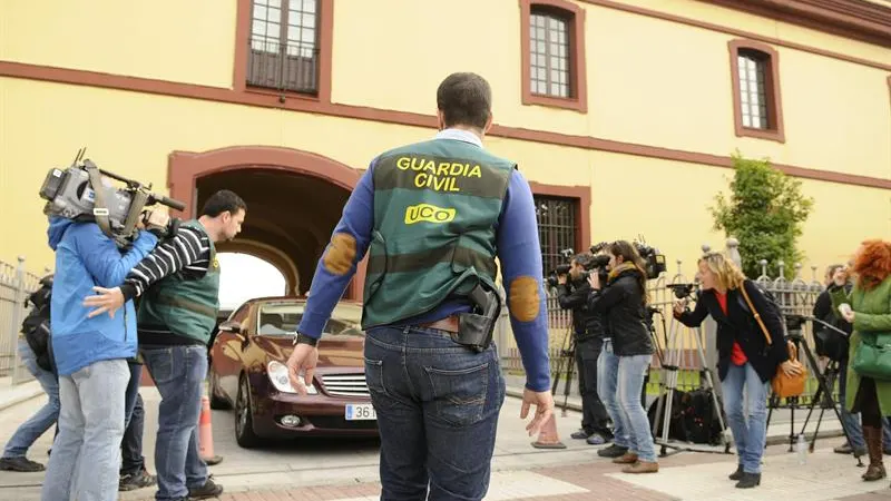 Salida de un vehículo en la sede de la Diputación Provincial de Sevilla Salida de un vehículo en la sede de la Diputación Provincial de Sevilla