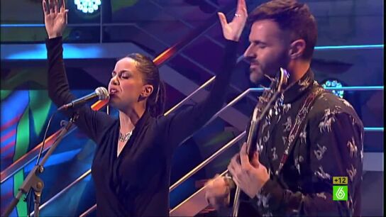 Roko canta en directo en En el aire
