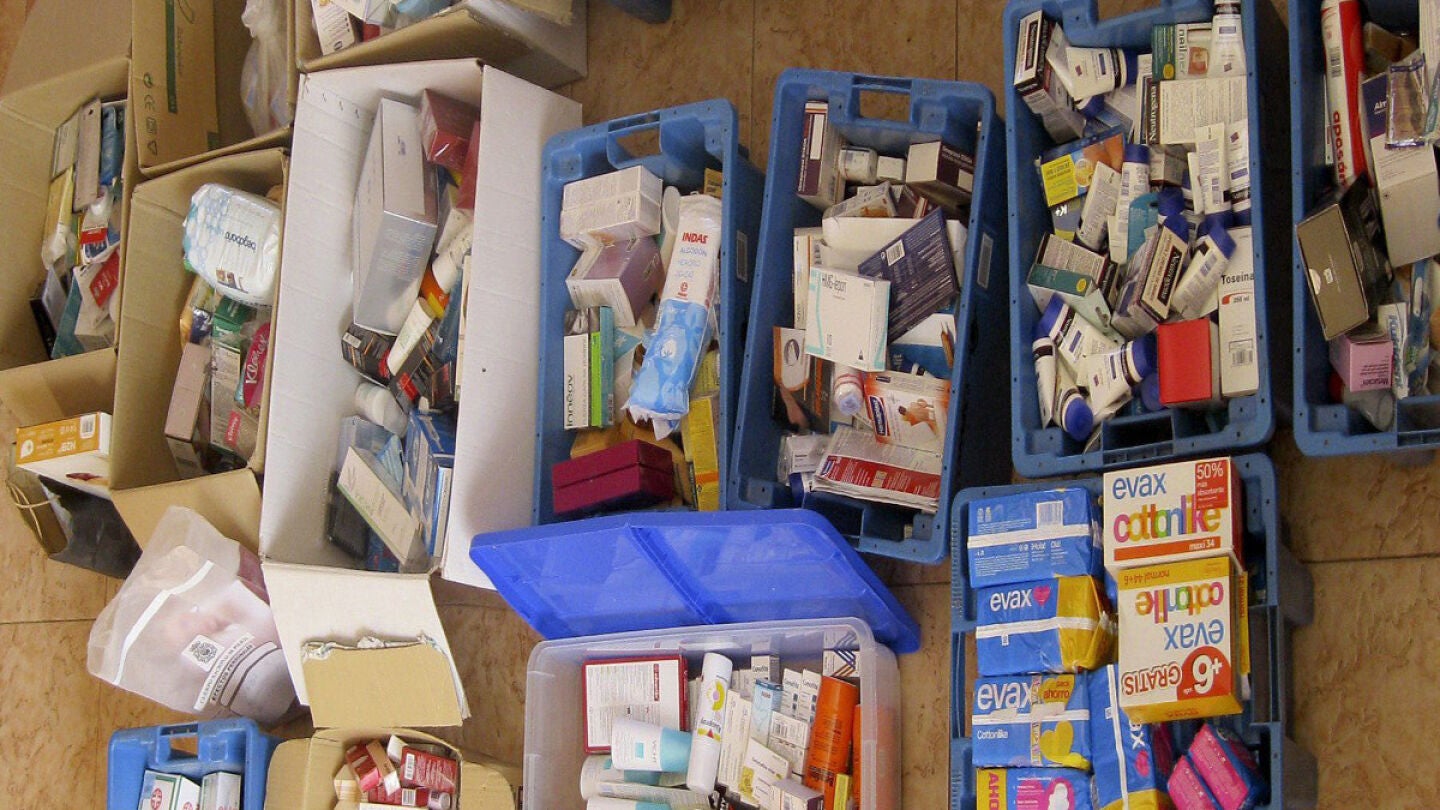 Parte del material decomisado por la Polic&iacute;a Nacional tras la detenci&oacute;n de 20 personas por el hurto de m&aacute;s de 100.000 productos sanitarios