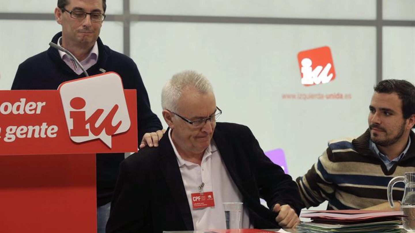 Cayo Lara anuncia emocionado que no ser&aacute; candidato a las primarias de IU y deja la puerta abierta a Allberto Garz&oacute;n