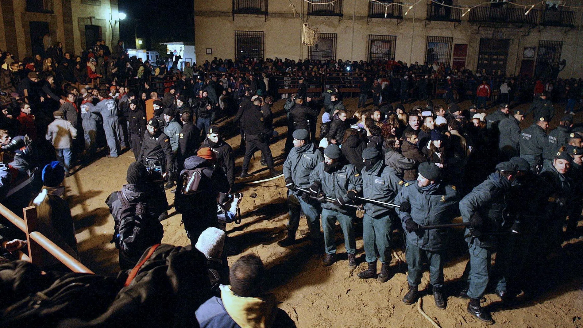 Casi un centenar de antitaurinos boicotearon el toro de Júbilo de Medinaceli