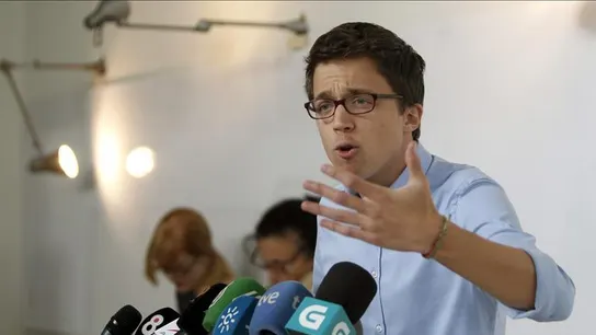 Errejón habla a los periodistas Errejón habla a los periodistas