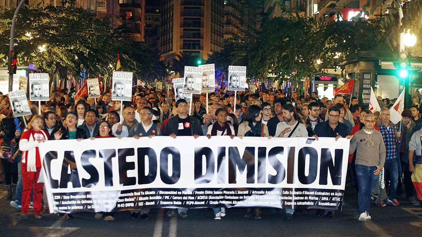Manifestación en Alicante para pedir la dimisión de Sonia Castedo Manifestación en Alicante para pedir la dimisión de Sonia Castedo