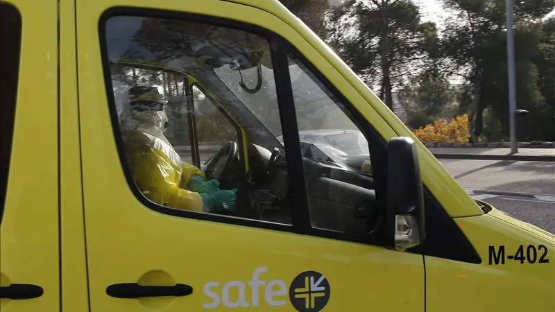 La ambulancia que trasladó a la cooperante de Médicos Sin Fronteras