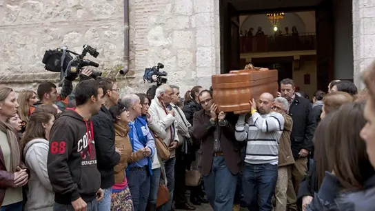 El féretro con los restos mortales de una de las tres adolescentes fallecidas en Fuensalida (Toledo) El féretro con los restos mortales de una de las tres adolescentes fallecidas en Fuensalida (Toledo)