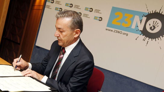 Rivero acusa al Gobierno de "haberse parapetado tras los tribunales para impedir que los canarios se expresen" sobre las prospecciones