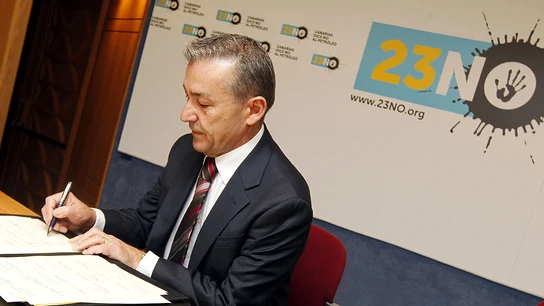 Rivero acusa al Gobierno de "haberse parapetado tras los tribunales para impedir que los canarios se expresen" sobre las prospecciones Rivero acusa al Gobierno de "haberse parapetado tras los tribunales para impedir que los canarios se expresen" sobre las prospecciones