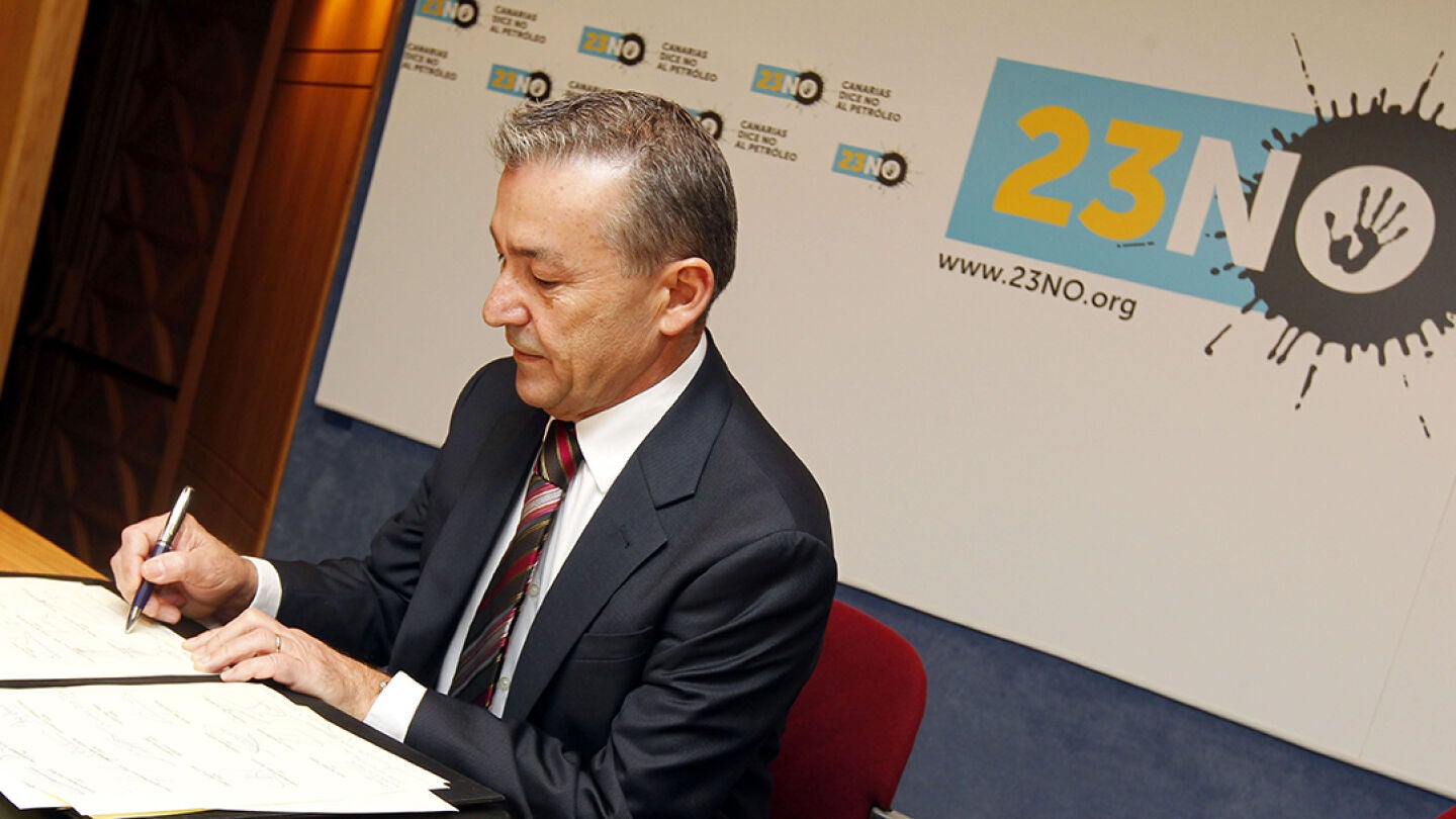 Rivero acusa al Gobierno de "haberse parapetado tras los tribunales para impedir que los canarios se expresen" sobre las prospecciones