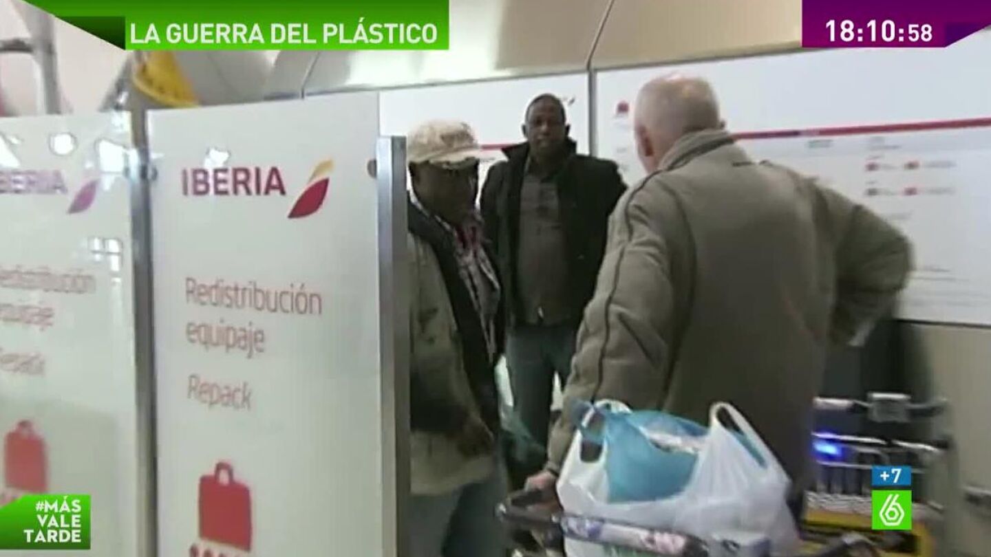 Los trabajadores de una empresa de Barajas, amenazados por una banda ilegal