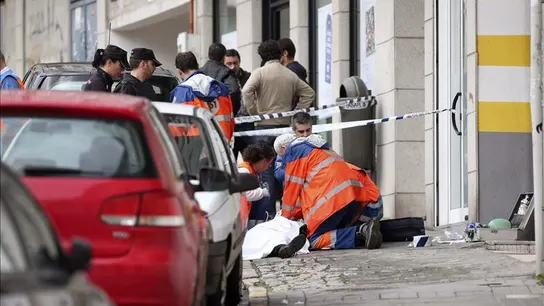 Un atracador y una policía mueren durante un tiroteo en Vigo Un atracador y una policía mueren durante un tiroteo en Vigo
