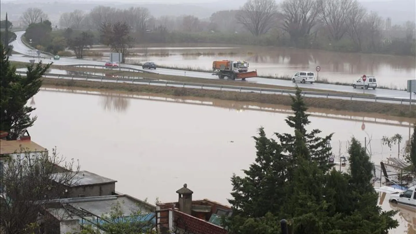 Suspendido el AVE entre Barcelona y Girona por nueva inundación de la estación Suspendido el AVE entre Barcelona y Girona por nueva inundación de la estación