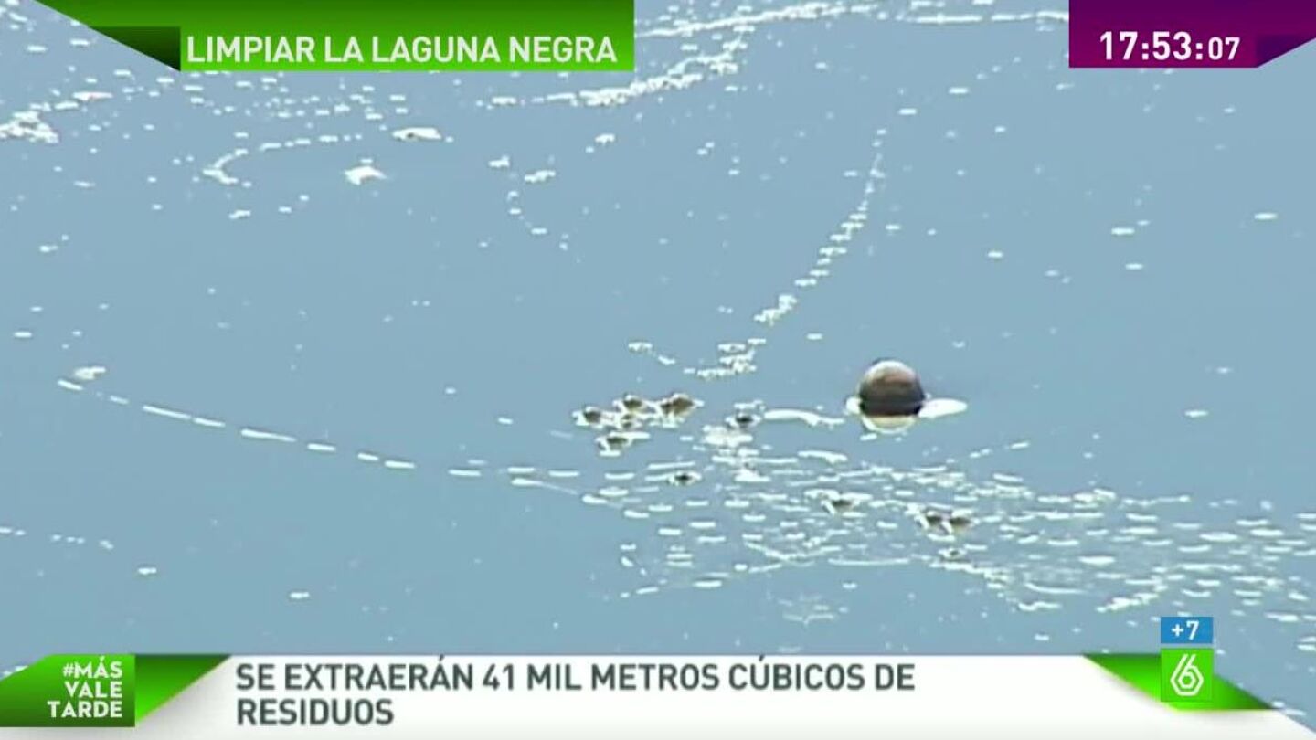  Comienza la extracci&oacute;n de residuos de la 'Laguna Negra' en Madrid