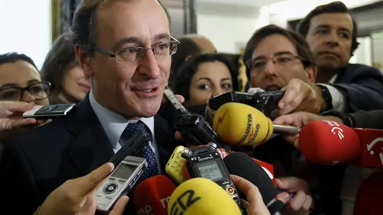 Alfonso Alonso habla con los periodistas Alfonso Alonso habla con los periodistas