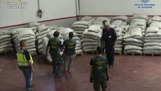 Imagen facilitada por la Guardia Civil de una operación antidroga. Imagen facilitada por la Guardia Civil de una operación antidroga.