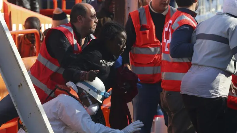 Salvamento interrumpe la búsqueda de los inmigrantes desaparecidos