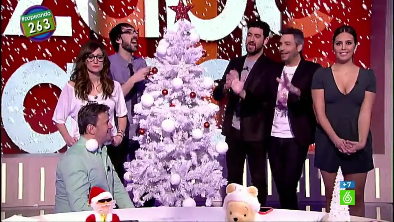 La llegada del árbol de navidad a zapeando