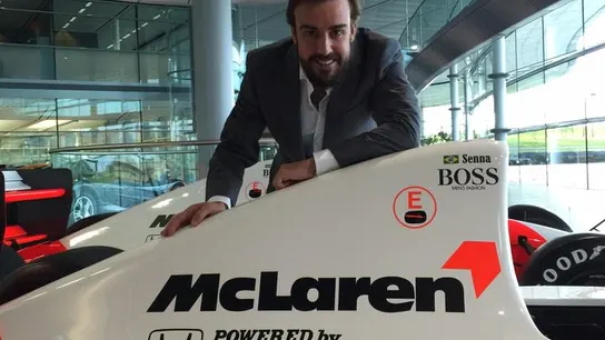 Fernando Alonso en la fábrica de Woking Fernando Alonso en la fábrica de Woking