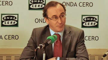 Alfonso Alonso, ministro de Sanidad, durante su entrevista en Onda Cero