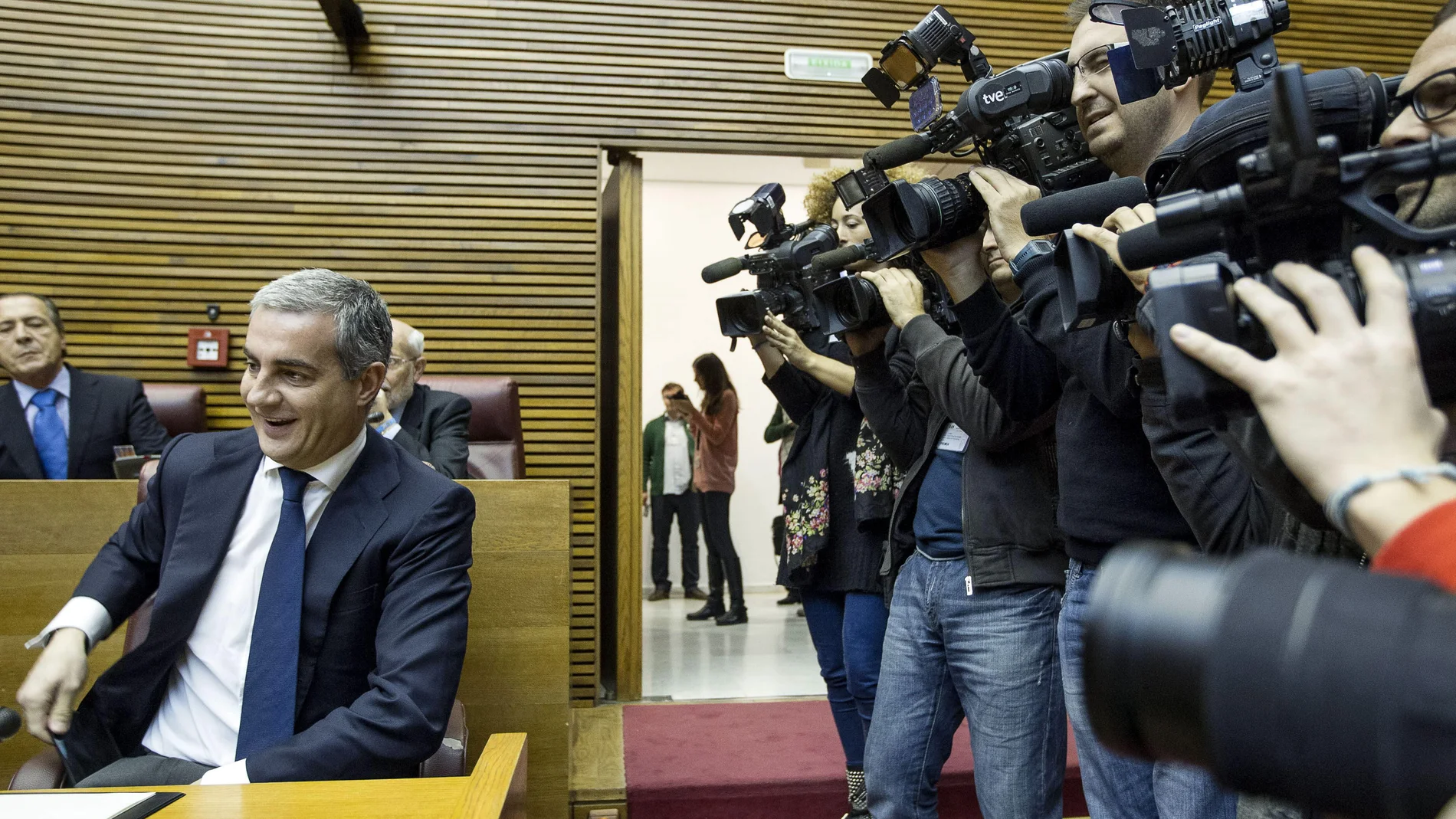 Ricardo Costa rodeado de cámaras.