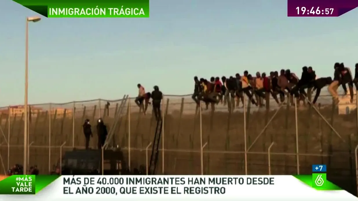 Inmigrantes en la valla de Melilla