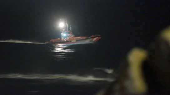 Una lancha Salvamar en las inmediaciones del faro de Corrubedo, en Ribeira (A Coruña) Una lancha Salvamar en las inmediaciones del faro de Corrubedo, en Ribeira (A Coruña)