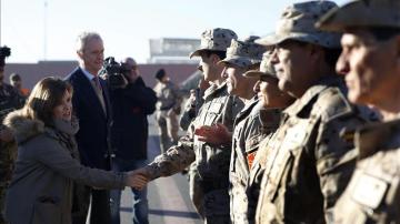 Morenés y Santamaría saludan al ejército español en Herat.