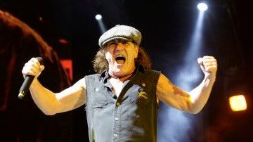 El cantante del grupo australiano de rock AC/DC, Brian Johnson