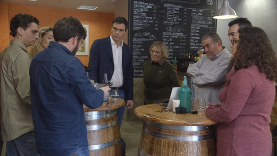 Pedro Sánchez atiende a una familia en Salvados Pedro Sánchez atiende a una familia en Salvados