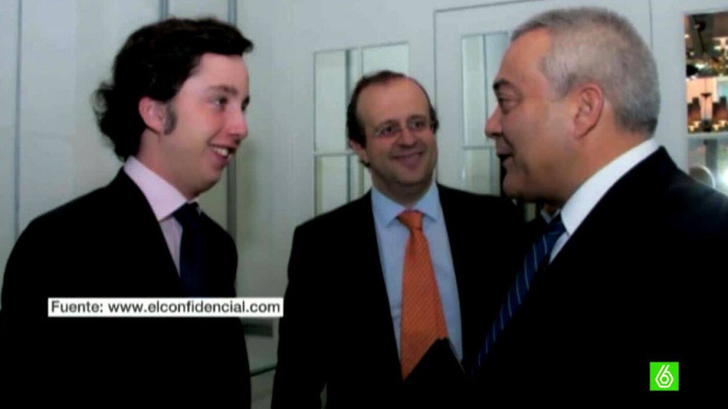 Francisco Nicol&aacute;s junto a dos hombres