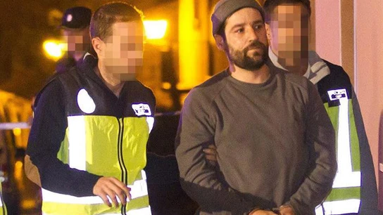 El acusado del ataque a sede de PP llega a Teruel para el registro de su casa El acusado del ataque a sede de PP llega a Teruel para el registro de su casa
