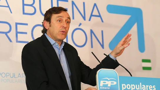 Hernando asegura que Podemos se presenta como 'Don Limpio' pero están llenos de "caca" Hernando asegura que Podemos se presenta como 'Don Limpio' pero están llenos de "caca"