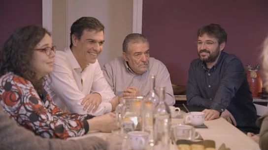 Pedro Sánchez y Jordi Évole con la familia Moliner en 'Salvados' Pedro Sánchez y Jordi Évole con la familia Moliner en 'Salvados'