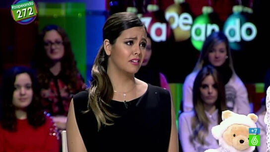 Cristina pedroche se le cae la baba con el ni&ntilde;o robot chino