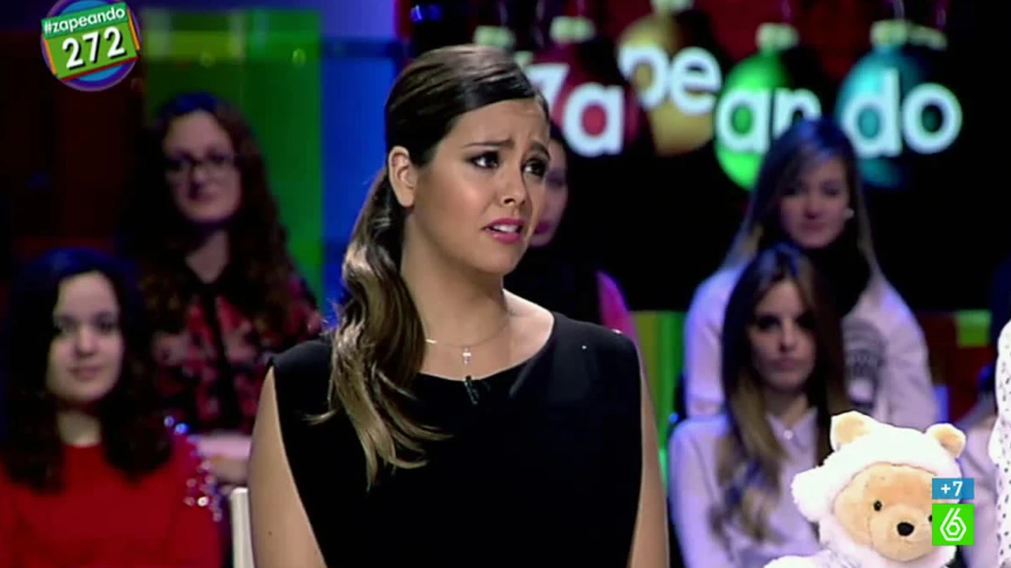 Cristina pedroche se le cae la baba con el niño robot chino Cristina pedroche se le cae la baba con el niño robot chino