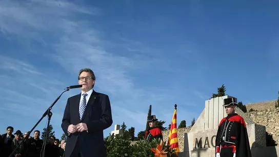 El presidente de la Generalitat pronuncia unas palabras tras la ofrenda floral ante la tumba de Francesc Macià El presidente de la Generalitat pronuncia unas palabras tras la ofrenda floral ante la tumba de Francesc Macià