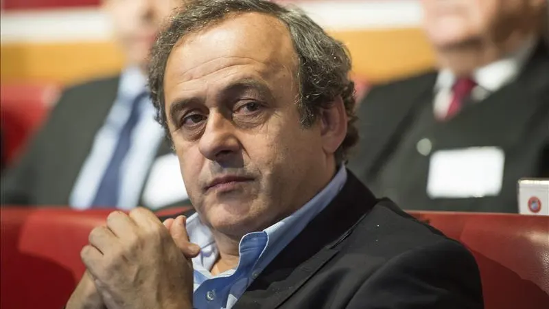 Michel Platini en una reunión de la UEFA