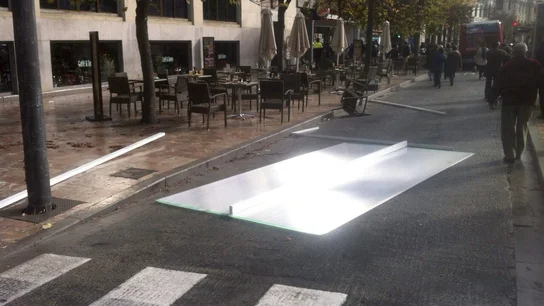 Una de las placas de metacrilato de la cubierta de la terraza de la sede del Ateneo Mercantil Una de las placas de metacrilato de la cubierta de la terraza de la sede del Ateneo Mercantil