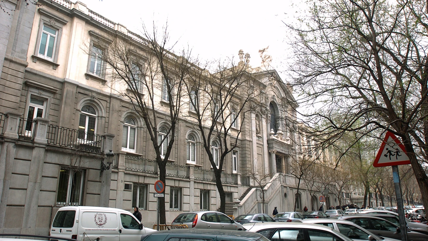 Fachada del Tribunal Supremo. Fachada del Tribunal Supremo.
