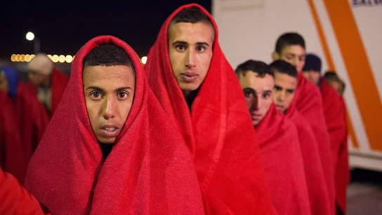 Llegan al puerto granadino de Motril los 53 inmigrantes rescatados cerca de las costas españolas Llegan al puerto granadino de Motril los 53 inmigrantes rescatados cerca de las costas españolas