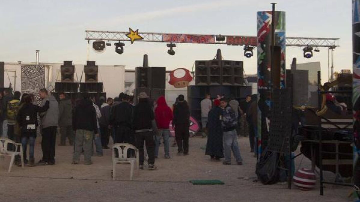 Se apaga la m&uacute;sica de la macrofiesta de Nochevieja de Valencia